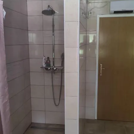 Celinka Проживание в семье Raka